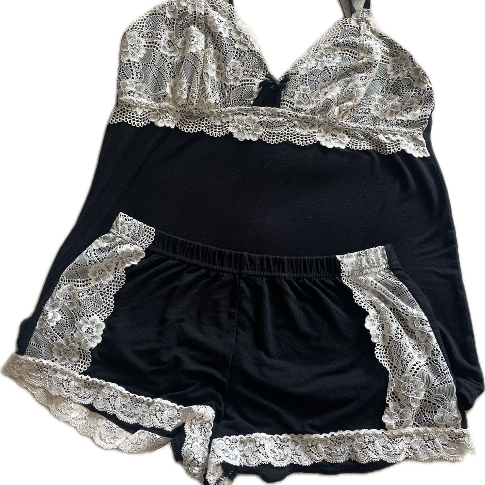 Adore Me - Elegant Black and Ivory Lace Sleepwear Set (M) fits like a small